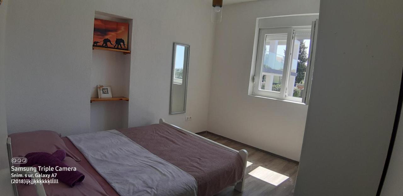 Katarina Apartment Pakostane Bagian luar foto